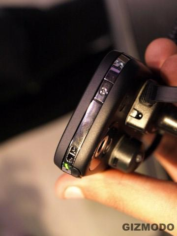 Illustration for article titled Hands On HTC Touch Dual (Nice, but Still WinMo)
